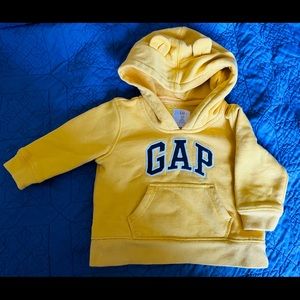 Gently use baby gap sweater size 6-12 months.